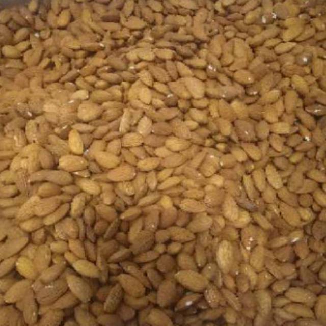 RAW ALMOND 500GRAM/ALMOND UTUH/MENTAH