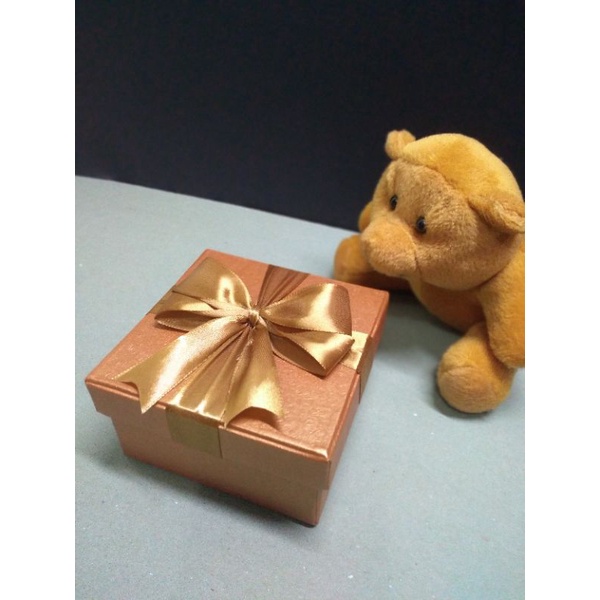 

kotak kado ukuran 10x10x5 cm berpita I hardbox