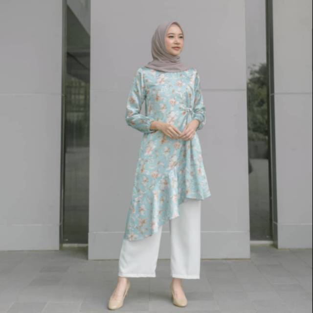 Size L Aira Tunik by Kamila Wardrobe