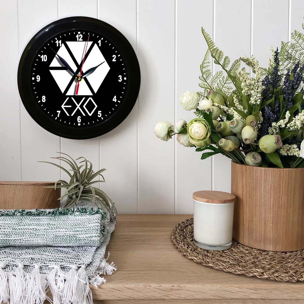 JAM DINDING KPOP EXO  (DIAMETER 30 CM)