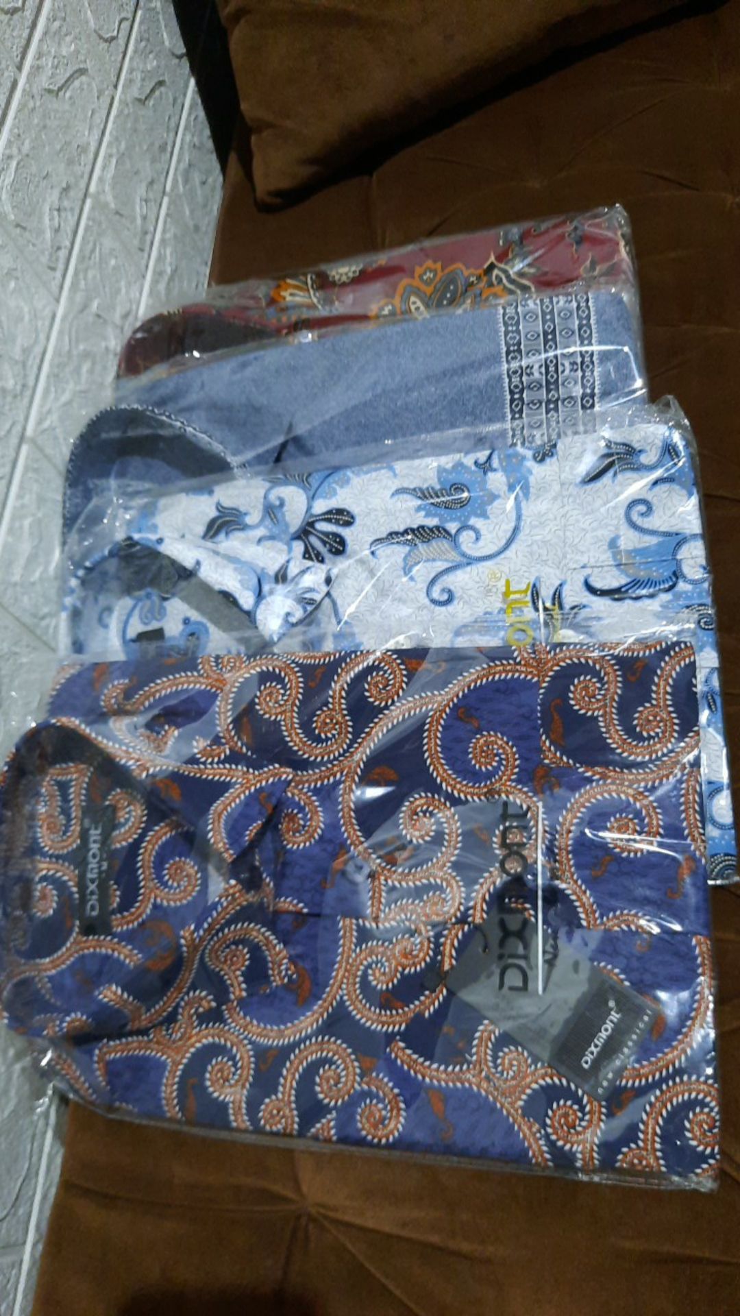 Kemeja Batik Pria Lengan Pendek Bs84 Katun Motif Modern Dixmont Semi Slimfit