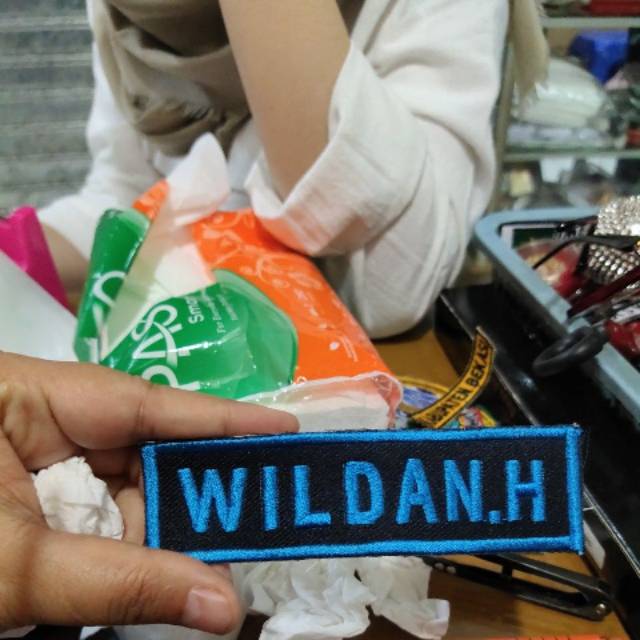 

Papan nama/nama bordir warna warni uk.3x11,5 cm