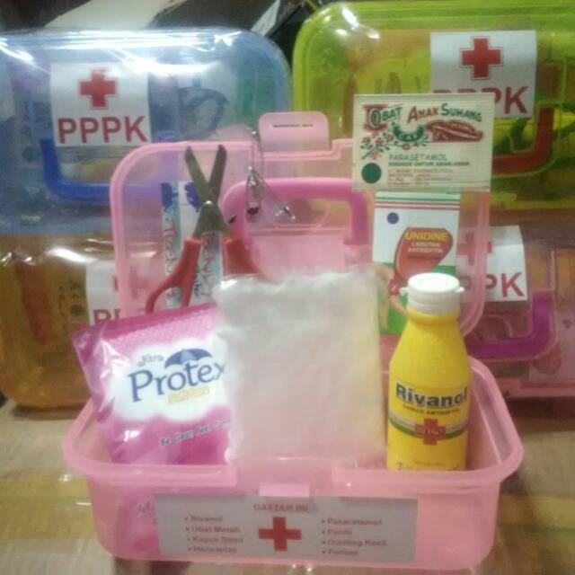 Kotak obat p3k mobil komplit. Plus pembalut. Warna warni box