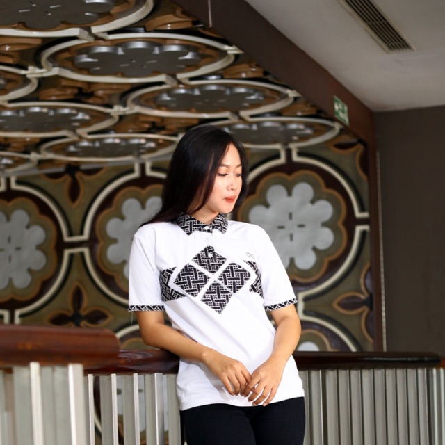 Loyal Kaos Polo Batik Putih Modern Wanita M L XL XXL