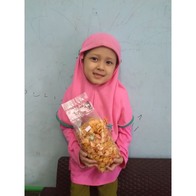 

Kerupuk Seblak 250 grm/Makaroni Pedas Kaltim