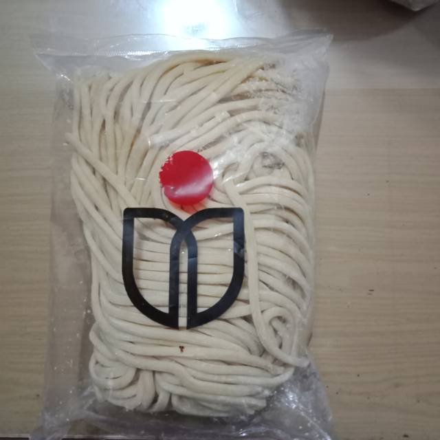 Mie udon (mentah)