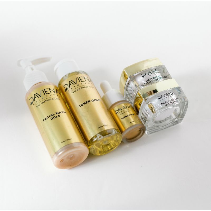 Daviena Skincare Paket Gold Series Davienaskincareofficial Davina Devina Lampung Surabaya Jakarta Pencerah Pemutih Flek Wajah Glowing Bpom Daviena Skincare-Paket komplit gold