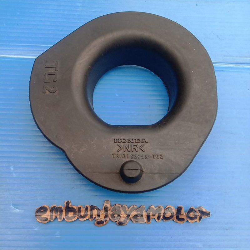 karet bantalan per keong belakang Honda brio satya tipe E Th 2012/2013 bagian bawah