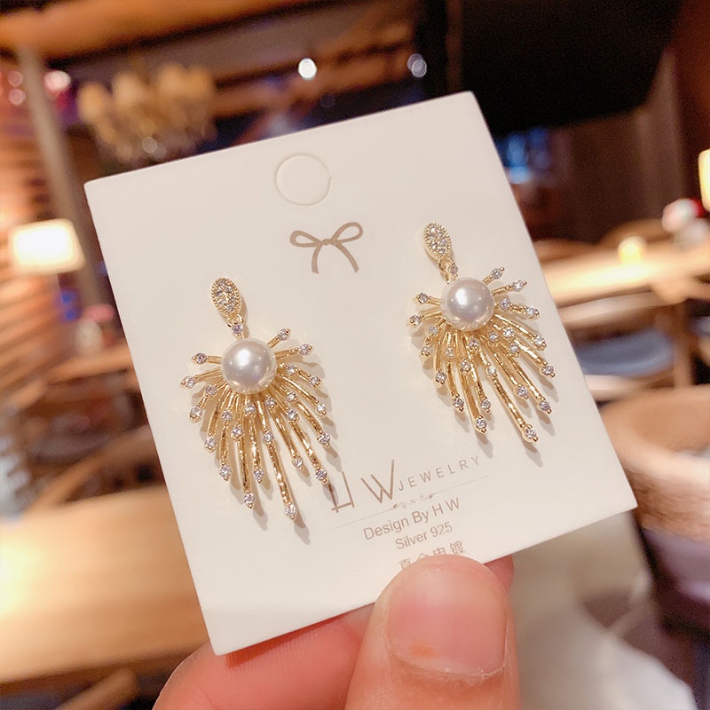 Kembang api anting-anting Mutiara Golden Pearl retro geometris liontin perempuan all-match lembut el