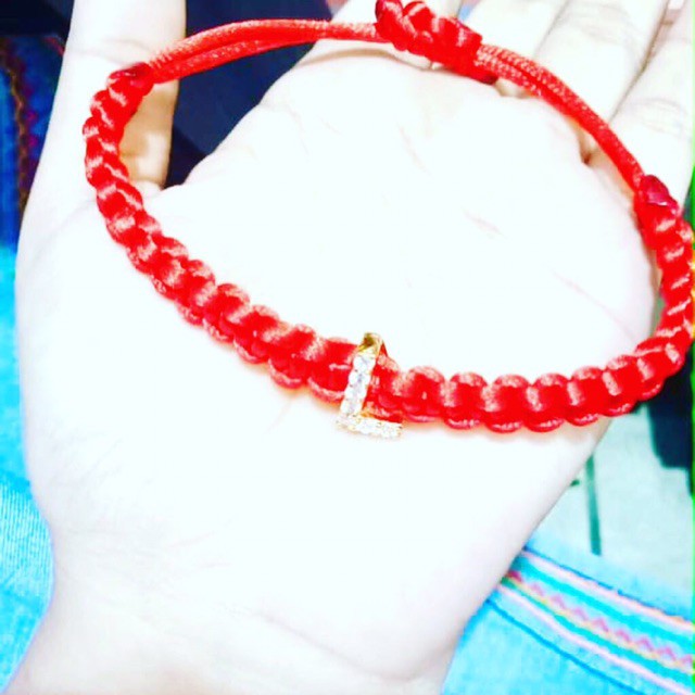 Gelang tangan wanita inisial