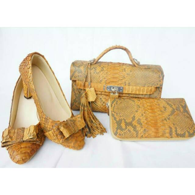 

Produk kulit asli