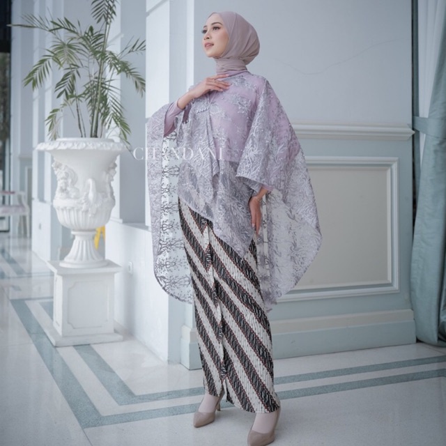 chandani.id MEMAYU OUTER LILAC - outer kebaya kondangan wisuda lamaran bridesmaid payet. outer kondangan. kebaya wisuda. outer brokat. by chandani