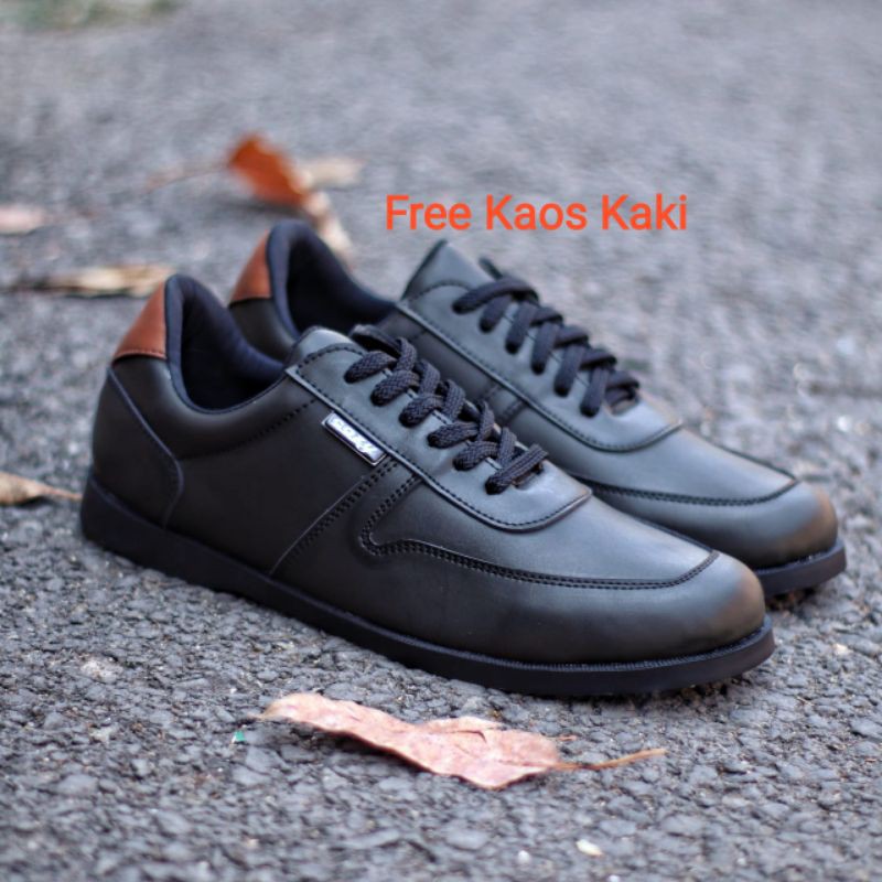 Cosenza Sepatu Casual Pria Sneakers Kasual Polos Ori Pria Cowok kulit faux Kuliah Kerja