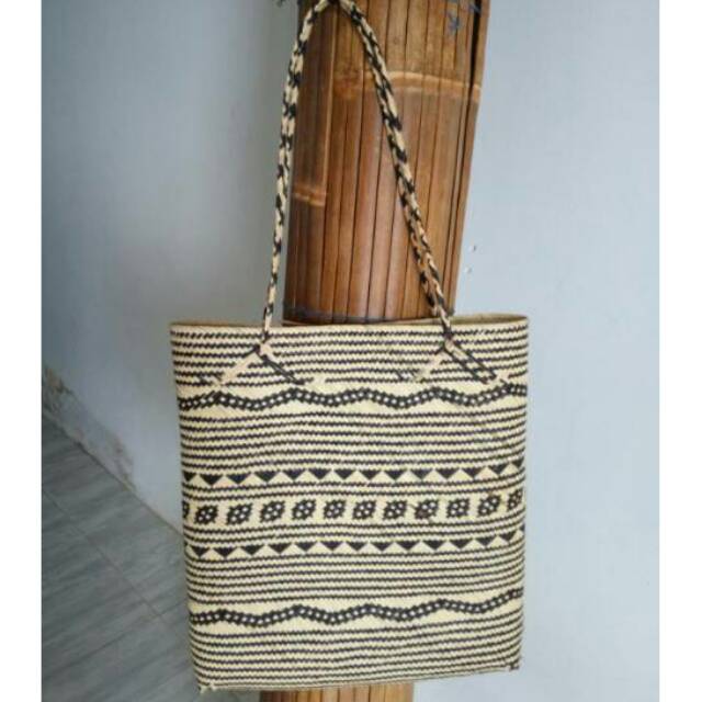 tas rotan Kalimantan