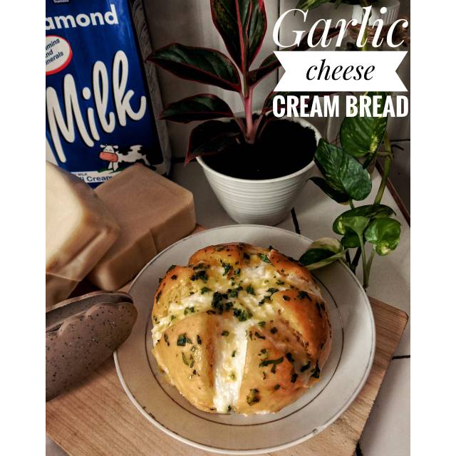 

Korean Garlic Cheese Bread