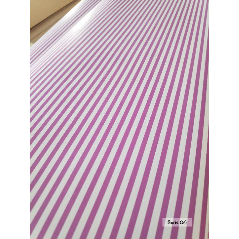 

TOKO ANQA-Kertas Kado Papyrus motif Garis 06 warna Ungu muda Uk. 48 x 65 cm 100 gsm
