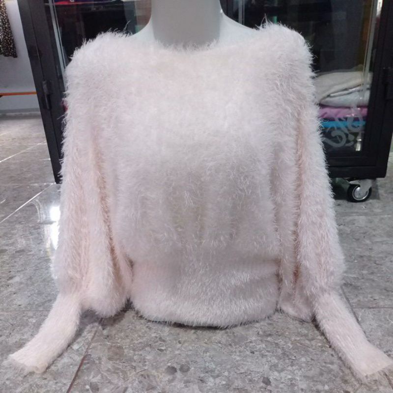 sweater bulu crop lengan balon
