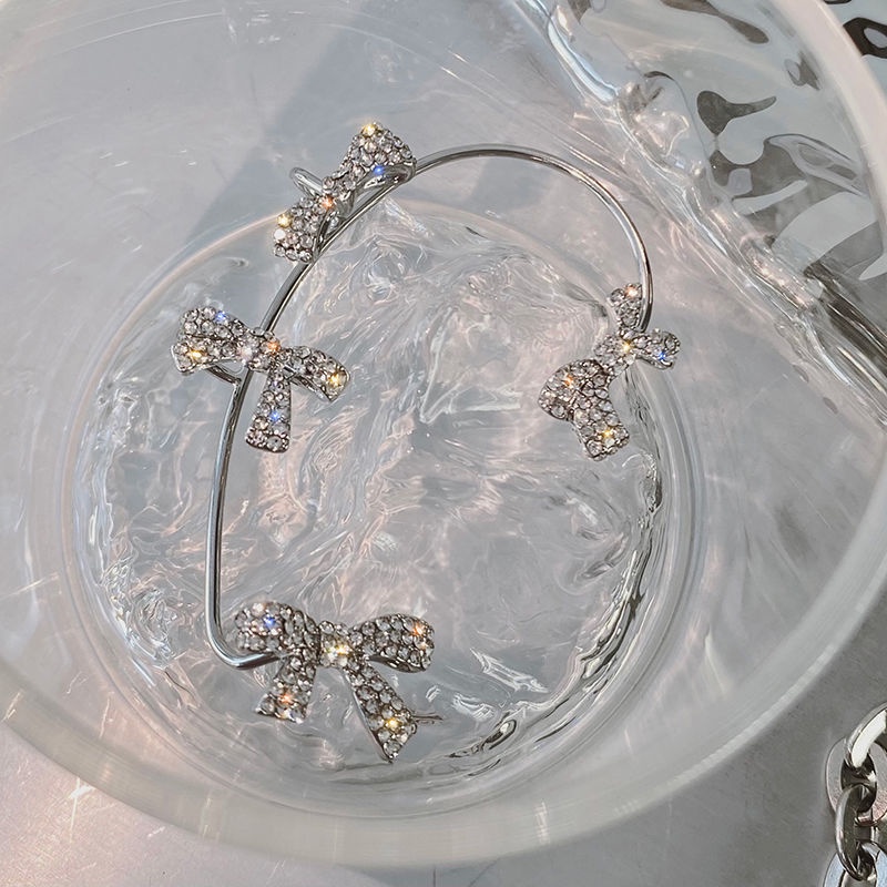 Anting Klip Desain Pita Aksen Kristal Gaya Korea Untuk Wanita