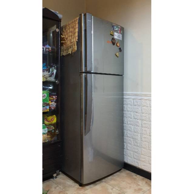 Kulkas LG bekas (khusus wilayah sidoarjo, surabaya, gresik)