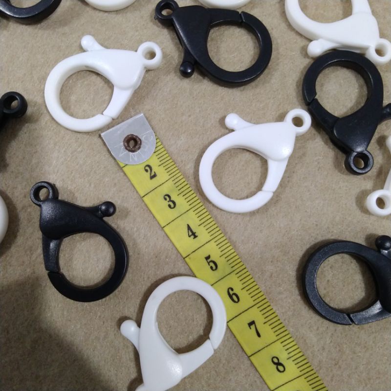 Capit udang | kait masker | kait udang plastik 3×2 cm / pcs