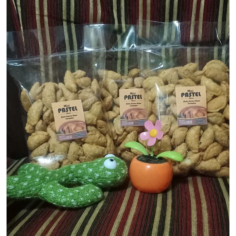 

pastel mini isi abon berat 1kilogram