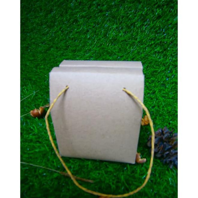 

Februari Maniss Tas Box Karton Mini Bahan Kertas Brownkraft 280 Gr Ukuran 9 X 7 X 11Cm Kode 878