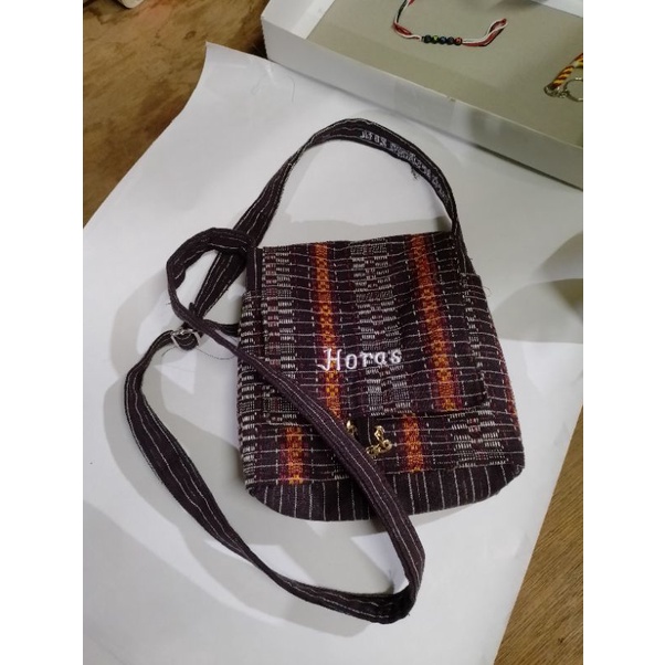 tas selempang bahan ulos ragihotang bordir nama