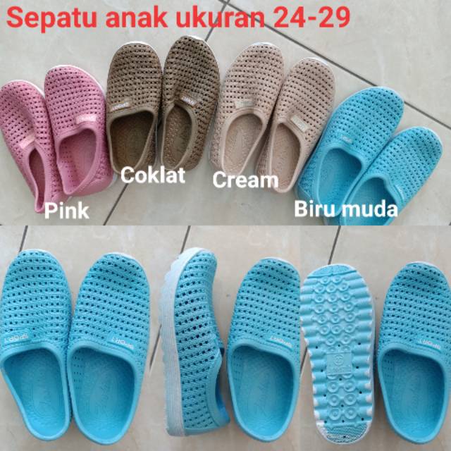  Gambar  Sepatu  Karet  Anak Gambar  Sepatu 