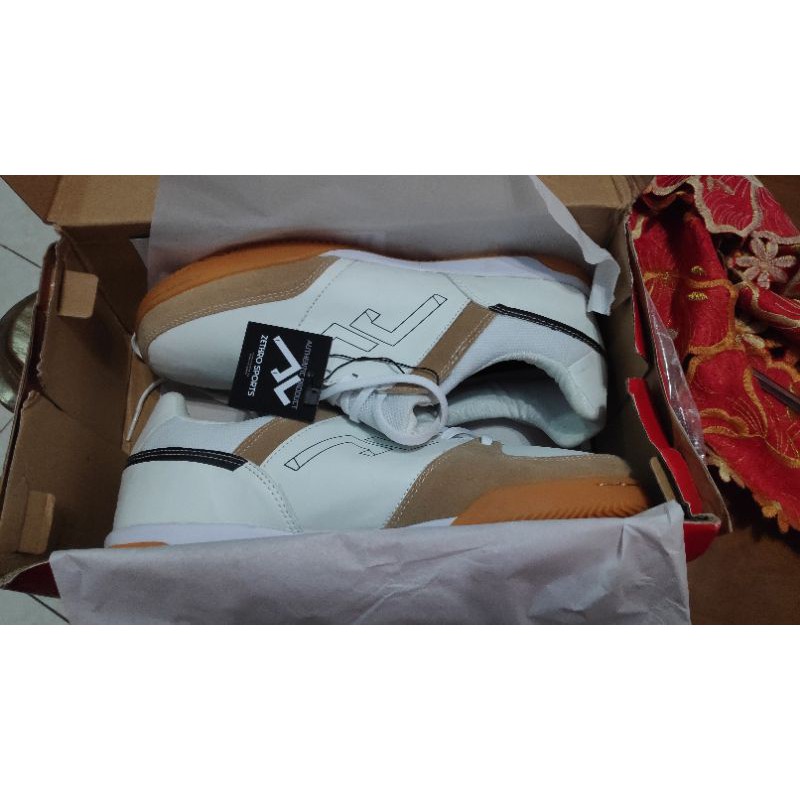 Sepatu Futsal Zethro MVP White