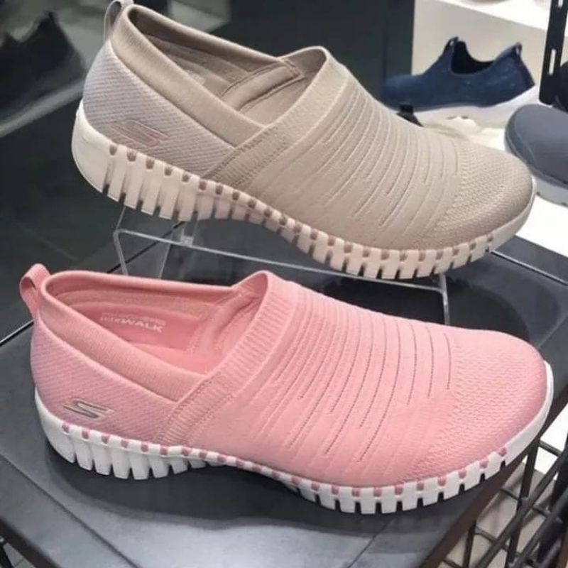 SKECHERS GO WALK SMART