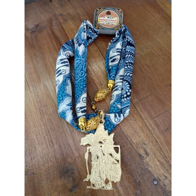 Kalung batik wayang bahan Kuningan