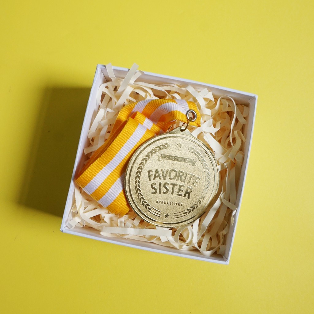 

Goodiebox Paket Mini Box Medali Favorite Sister Kado
