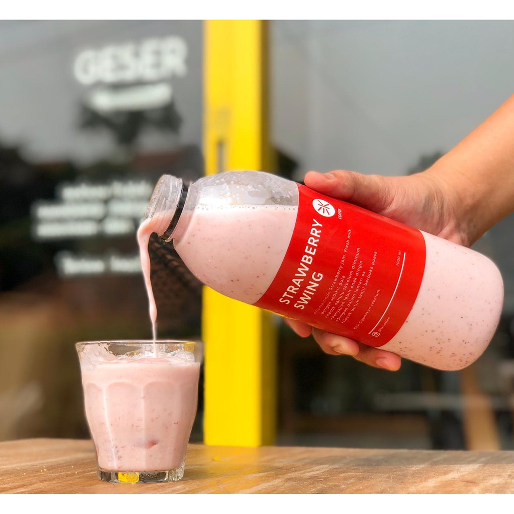 

Minuman Botolan Strawberry Swing