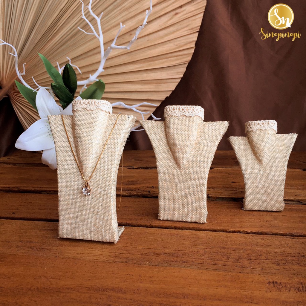 MANEKIN KALUNG | TEMPAT BANTALAN GONI PERHIASAN | LAMARAN NIKAH BAHAN KERAJINAN HIAS MAHAR