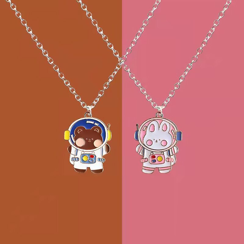 1 Pasang Kalung Rantai Dengan Liontin Bentuk Anak Perempuan Untuk Pria Dan Wanita