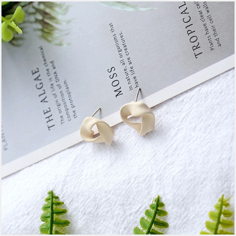 Anting Berlian Bentuk Kancing Bahan Logam Gaya Korea