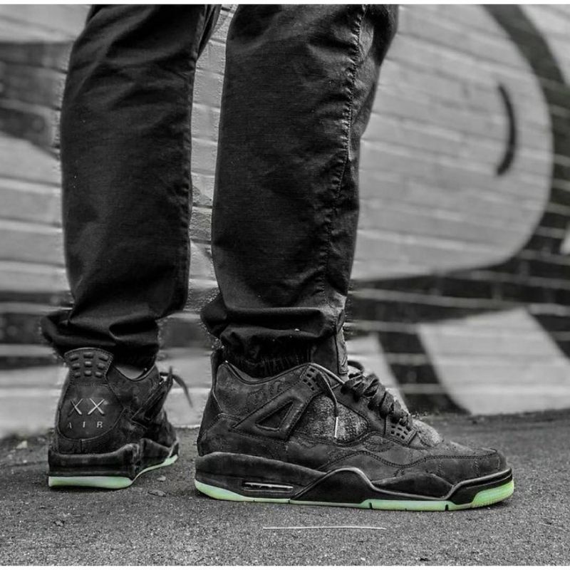 aj 4 kaws