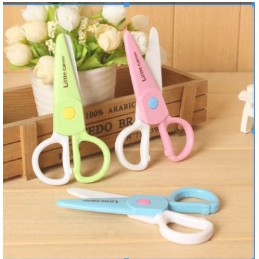 

Ready GUNTING PLASTIK ( plastic scissors ) gunting plastik tajam