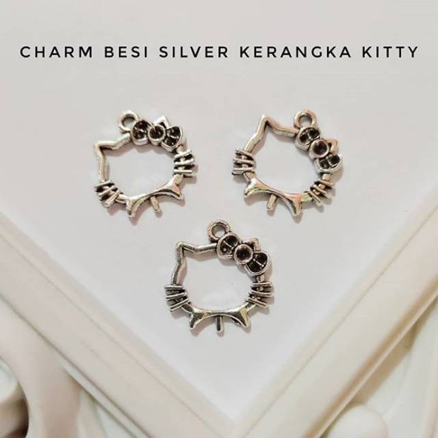 Charm besi silver kerangka kitty