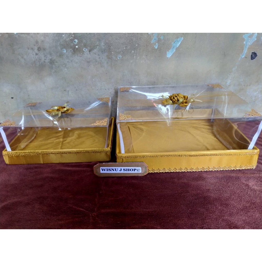 

Kotak hantaran seserahan pernikahan warna gold