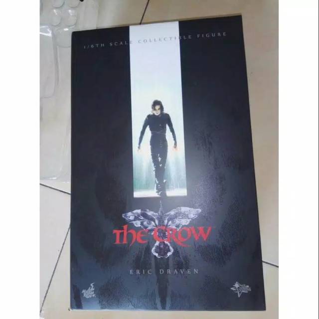 Hot toys the crow