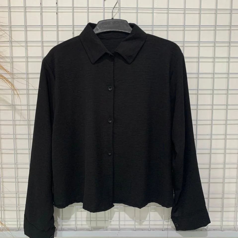 MIKA CROP TOP / KEMEJA CROP WANITA / KEMEJA CROP POLOS OVERSIZE / CROP TOP POLOS KEMEJA CROP OVERSIZE WANITA BAHAN AIRFLOW CRINCLE PREMIUM