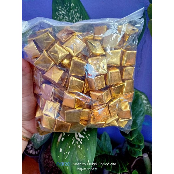 

Coklat Piramid Silverqueen mix 500gr