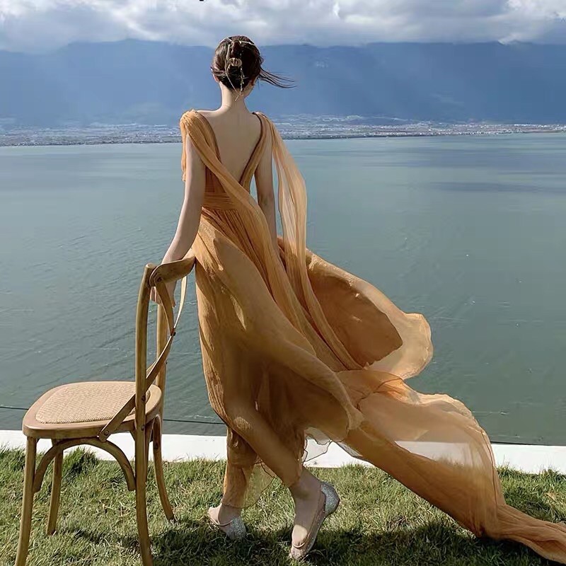 KIMBERLY DRESS / DRESS PANTAI BACKLESS PANJANG WANITA  GAUN PREWEDDING ELEGANT PUTIH KOREA