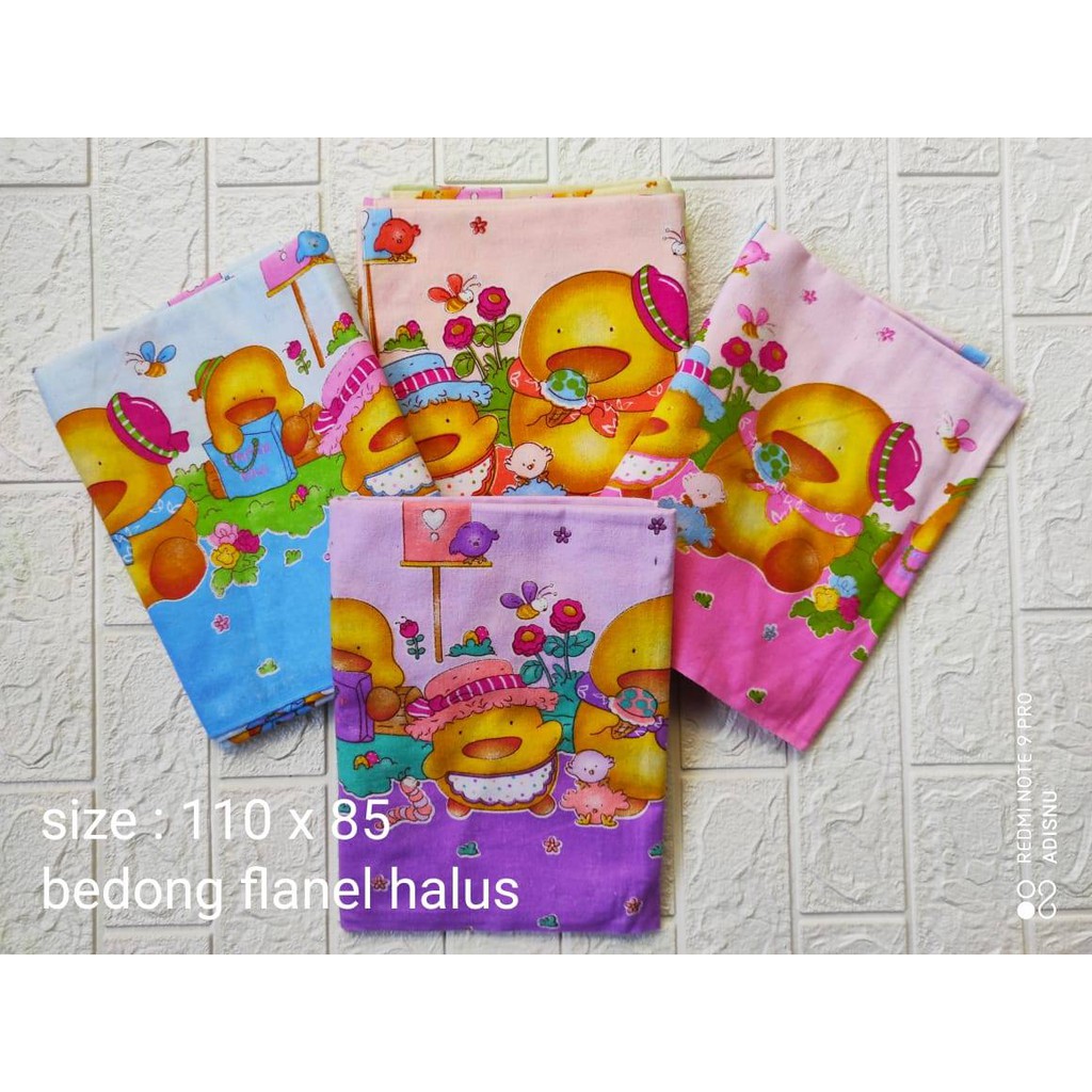 Selimut Bedong Bayi Kotak Flanel Halus Motif Ukuran 110 x 85 cm