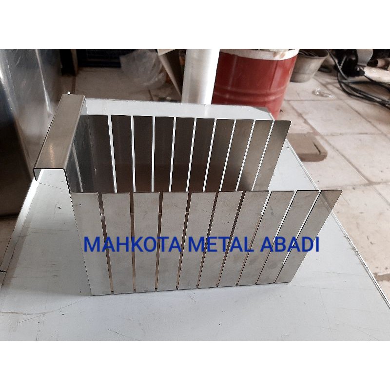 

BREAD SLICER CUTTER Alat pembatas potong roti
