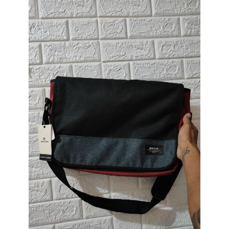 tas selempang rip curl original r092