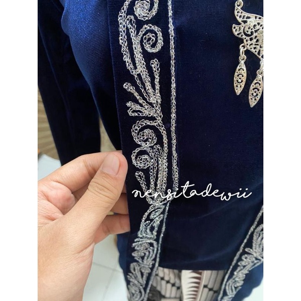 Kebaya Bludru Kutubaru - Body Panjang, Bordir Silver