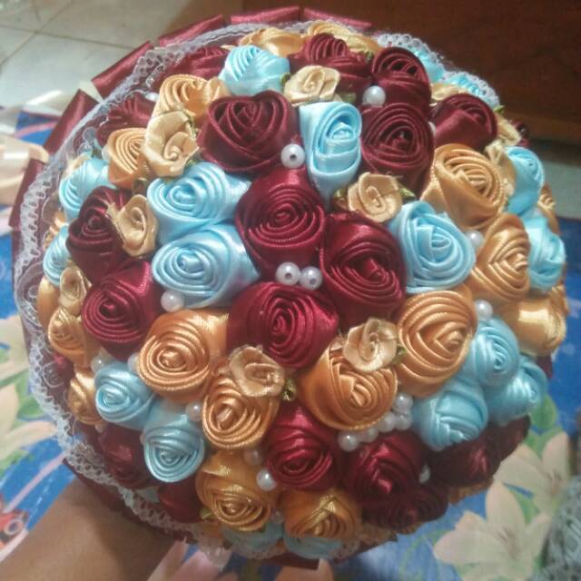 Buket bunga pernikahan pengantin pita satin marun, soft blue, gold