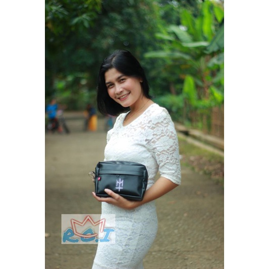 MATERNAL DISASTER  Pham Pouch Bag Waterproof Mini Hitam